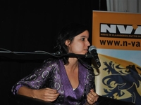 Nadia beantwoordt vragen uit het publiek